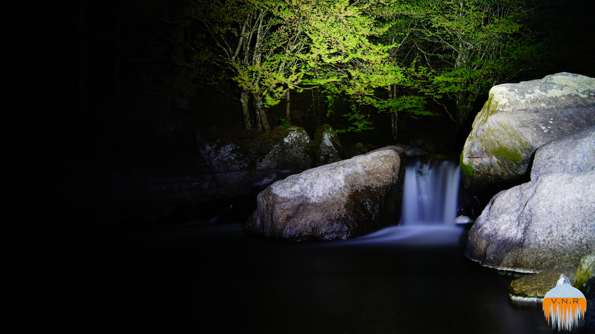 Night_Waterfall